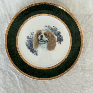 Decorative plate featuring a dog's portrait with a grapevine design.